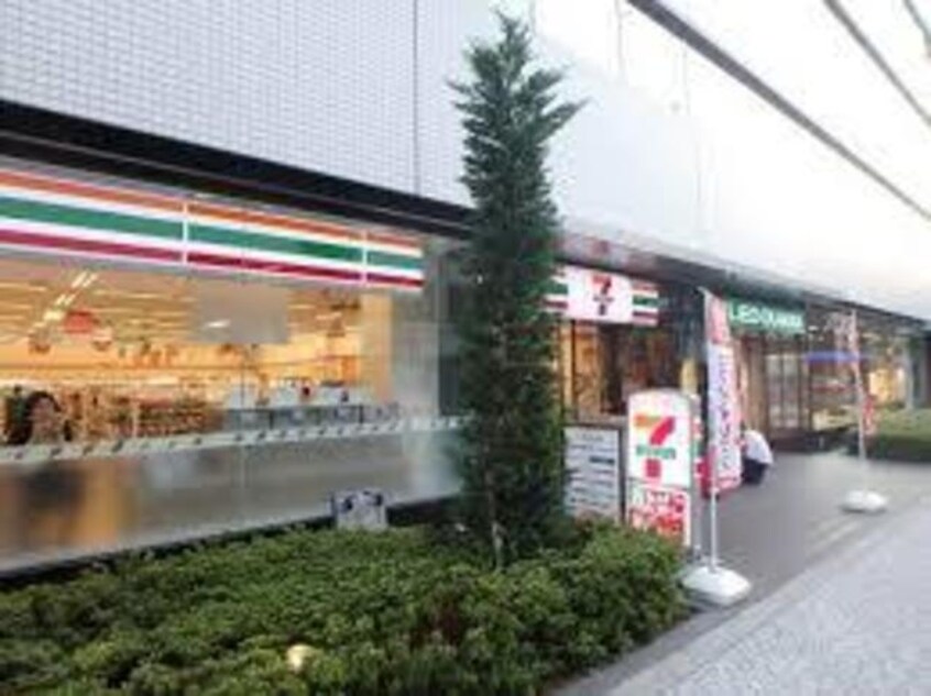 セブンイレブン大阪久太郎町1丁目店(コンビニ)まで315m※セブンイレブン大阪久太郎町1丁目店 コンフォリア・リヴ北久宝寺Q