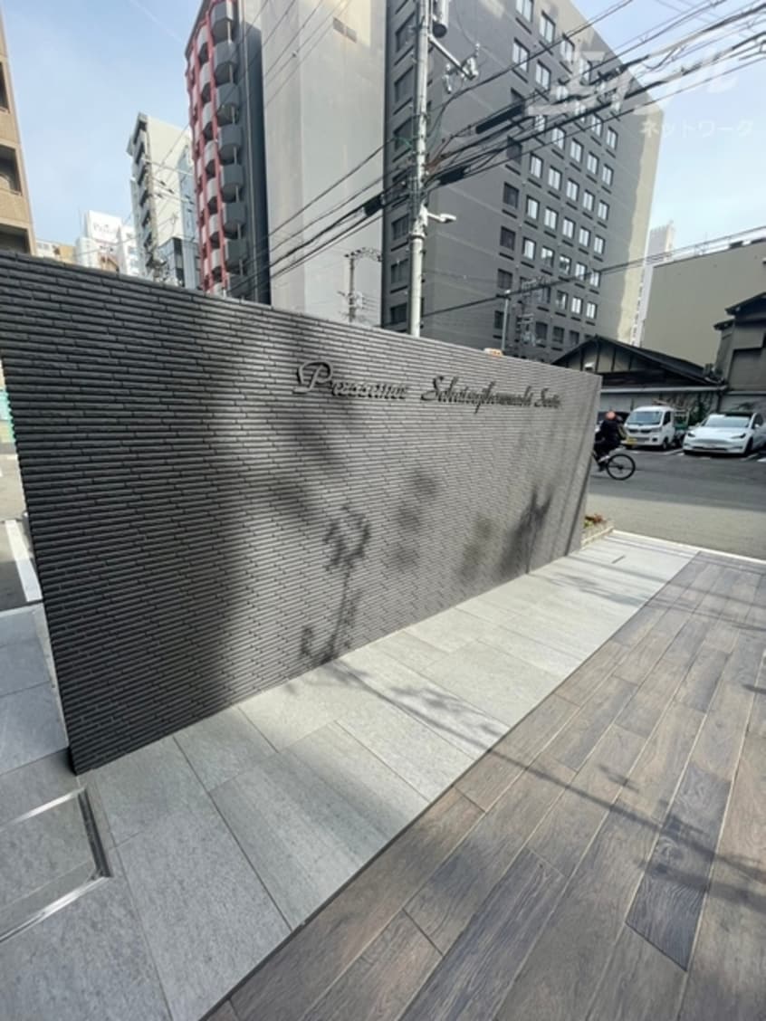 入口清潔感があり綺麗です プレサンス堺筋本町センティス