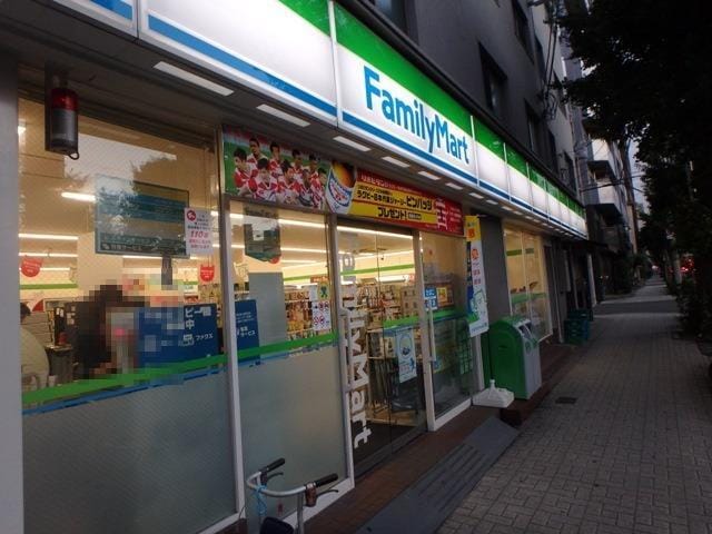 ファミリーマート六車大淀南店(コンビニ)まで554m※ファミリーマート六車大淀南店 ハピネス浦江