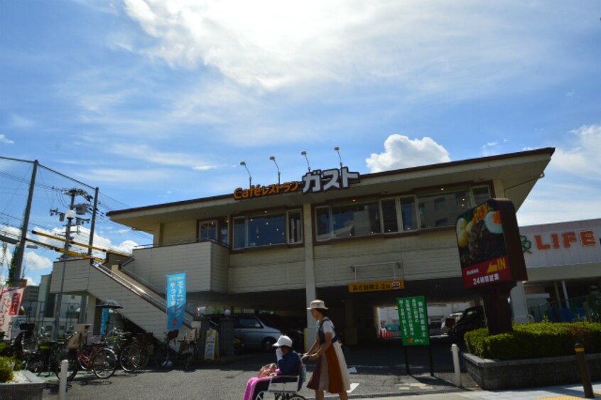 ガスト野田阪神店(その他飲食（ファミレスなど）)まで134m※ガスト野田阪神店 カーサレグラス福島野田
