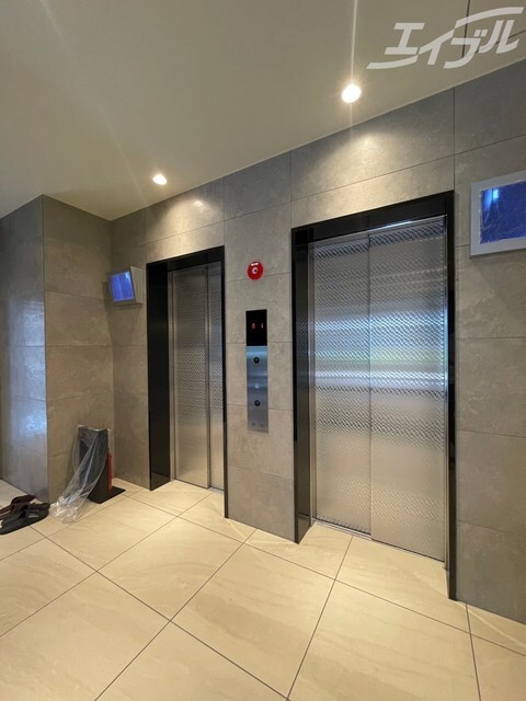 エレベータは2機になります。 エスリードレジデンス梅田グランゲート