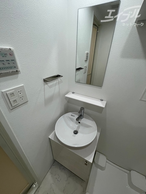 独立洗面台、収納スペースあります。 エスリードレジデンス梅田グランゲート