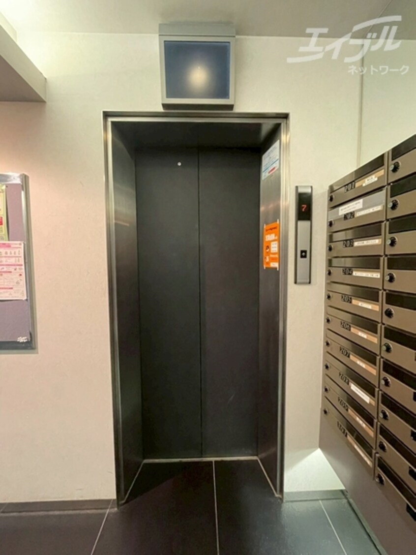 エレベーター1基ございます ローラン南森町