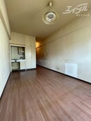 洋室8.5帖ございます ローラン南森町