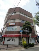 三進ビルの外観