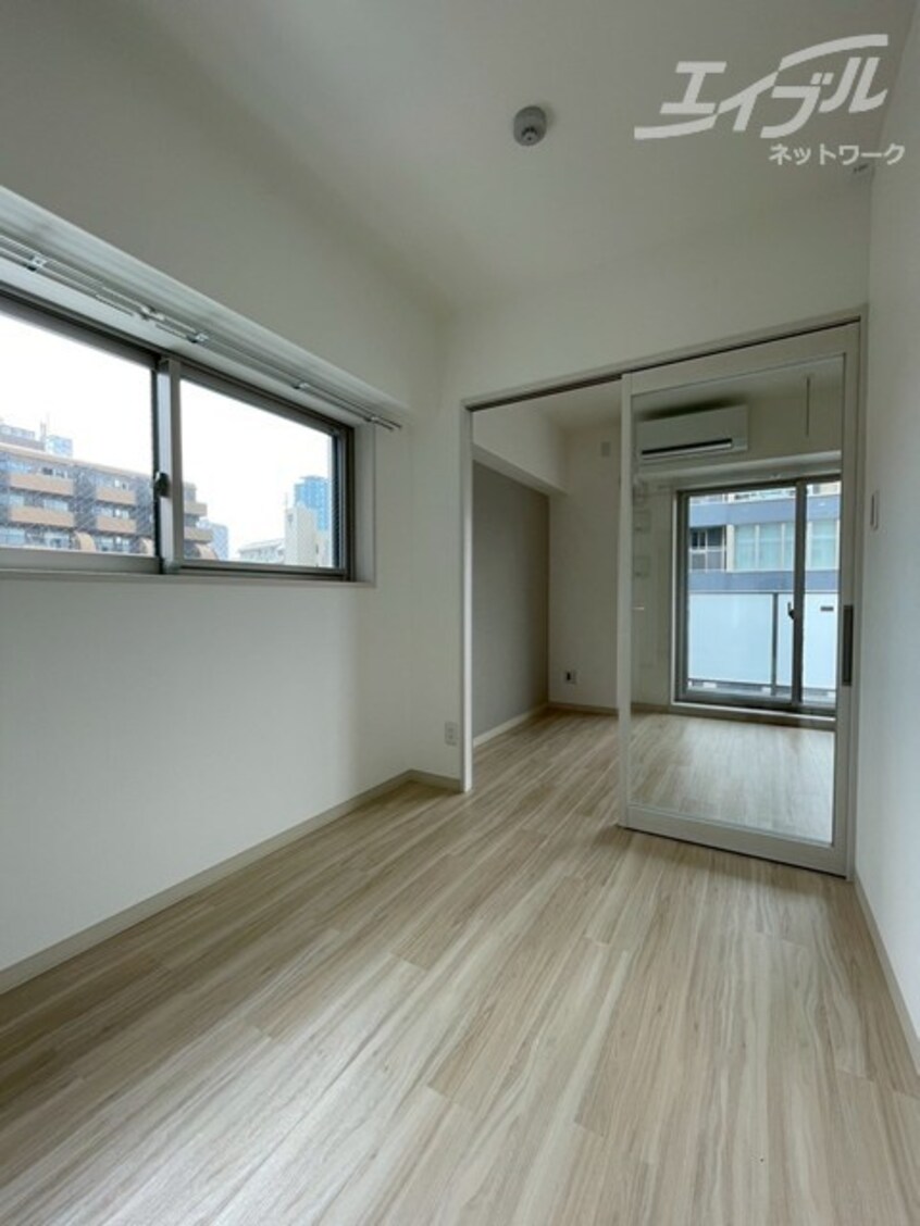 収納、窓付きのお部屋です！ エクレレメディコ天六