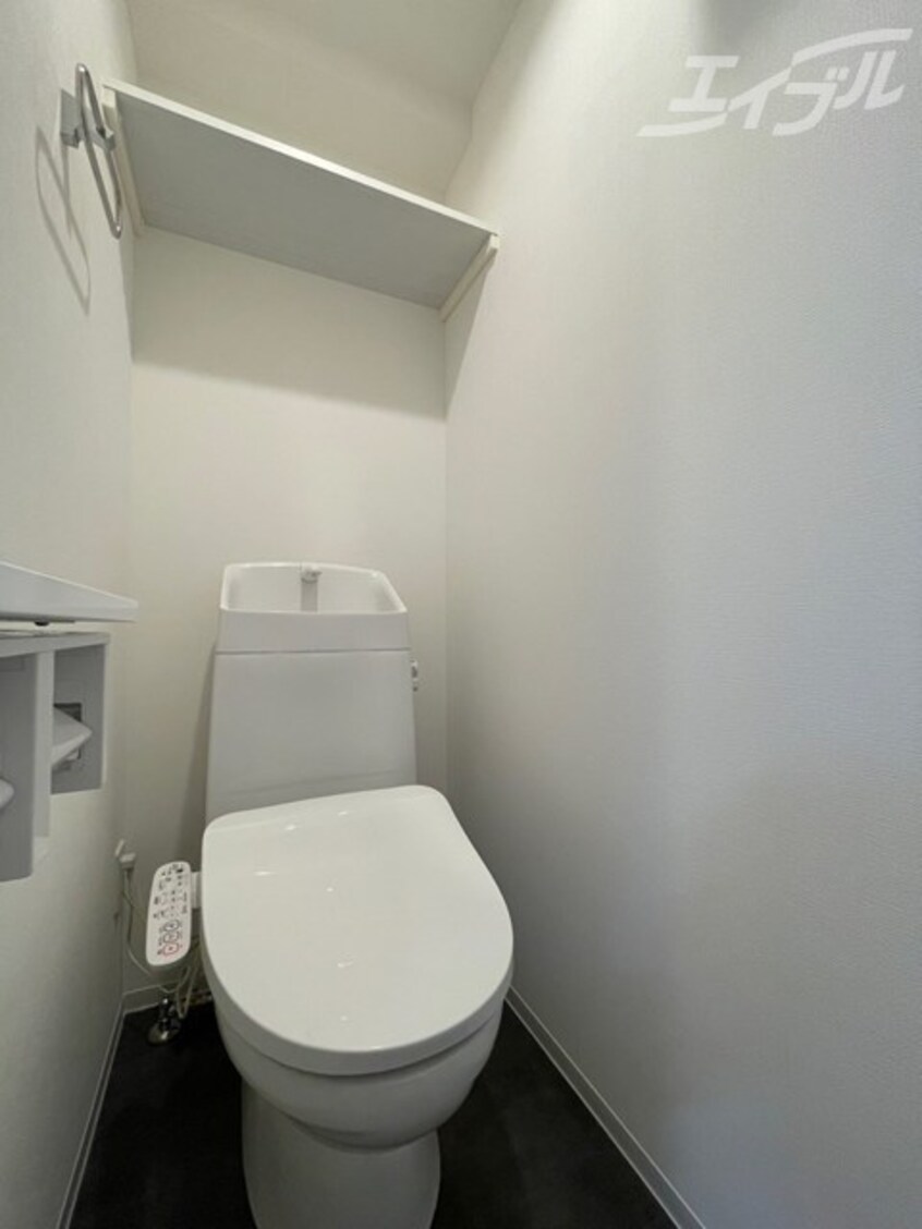 白基調のトイレになります LUORE＋新大阪SOUTH