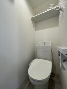 白基調のトイレになります LUORE＋新大阪SOUTH