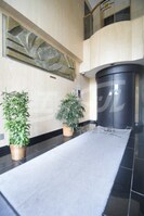 グランドールハタダの外観