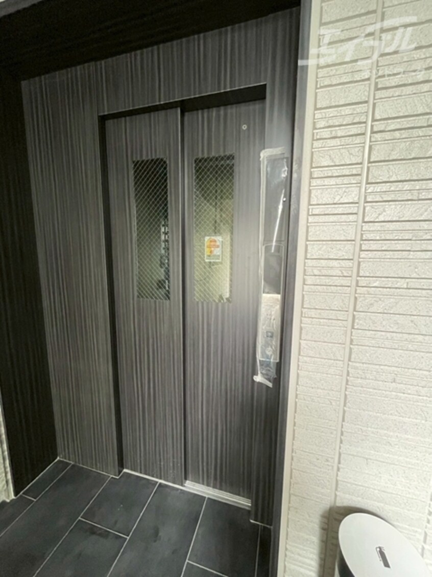 エレベーター1基ございます ラ　イースト