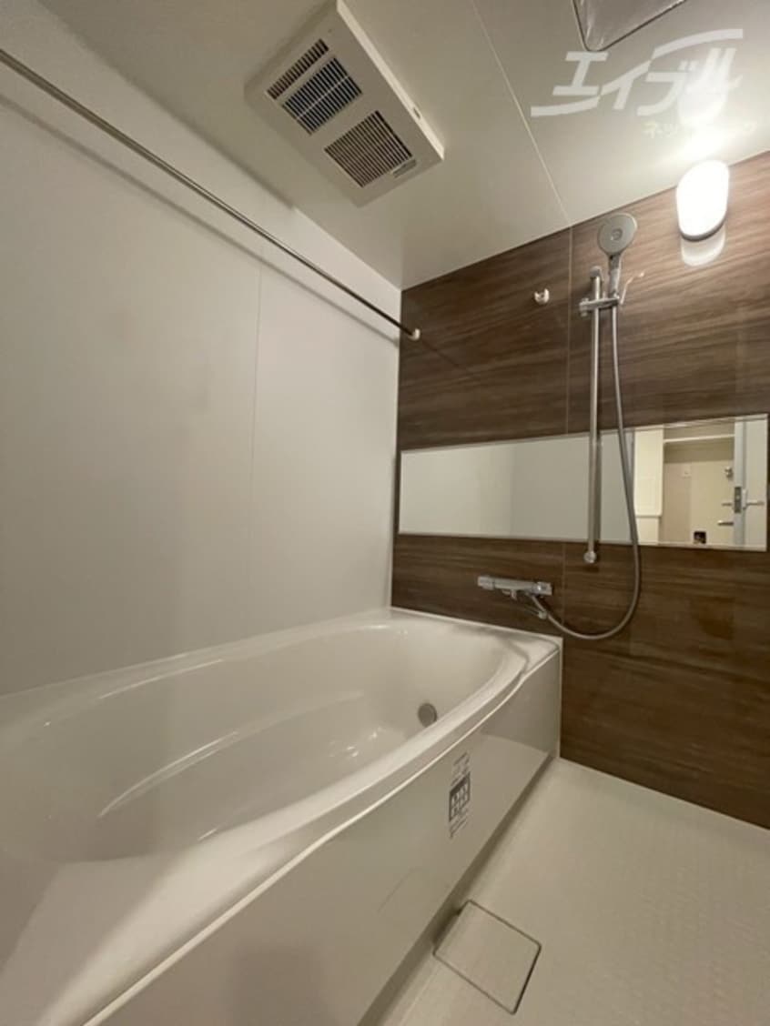 浴室乾燥機付きお風呂になります スプランディッド本町東DUE