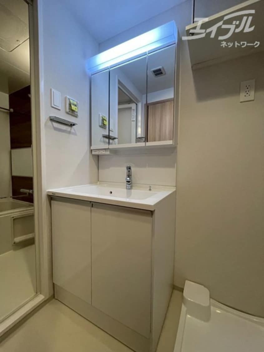 独立洗面台です スプランディッド本町東DUE