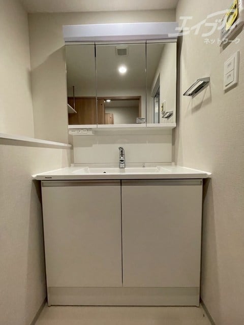 独立洗面台です スプランディッド本町東DUE