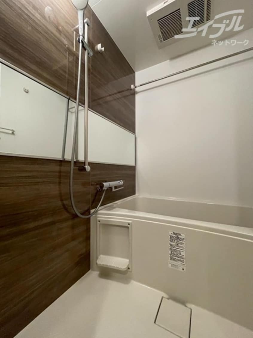 浴室乾燥機付きお風呂になります スプランディッド本町東DUE