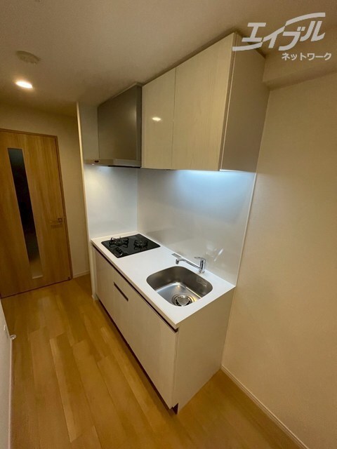 白基調のキッチンになります スプランディッド本町東DUE