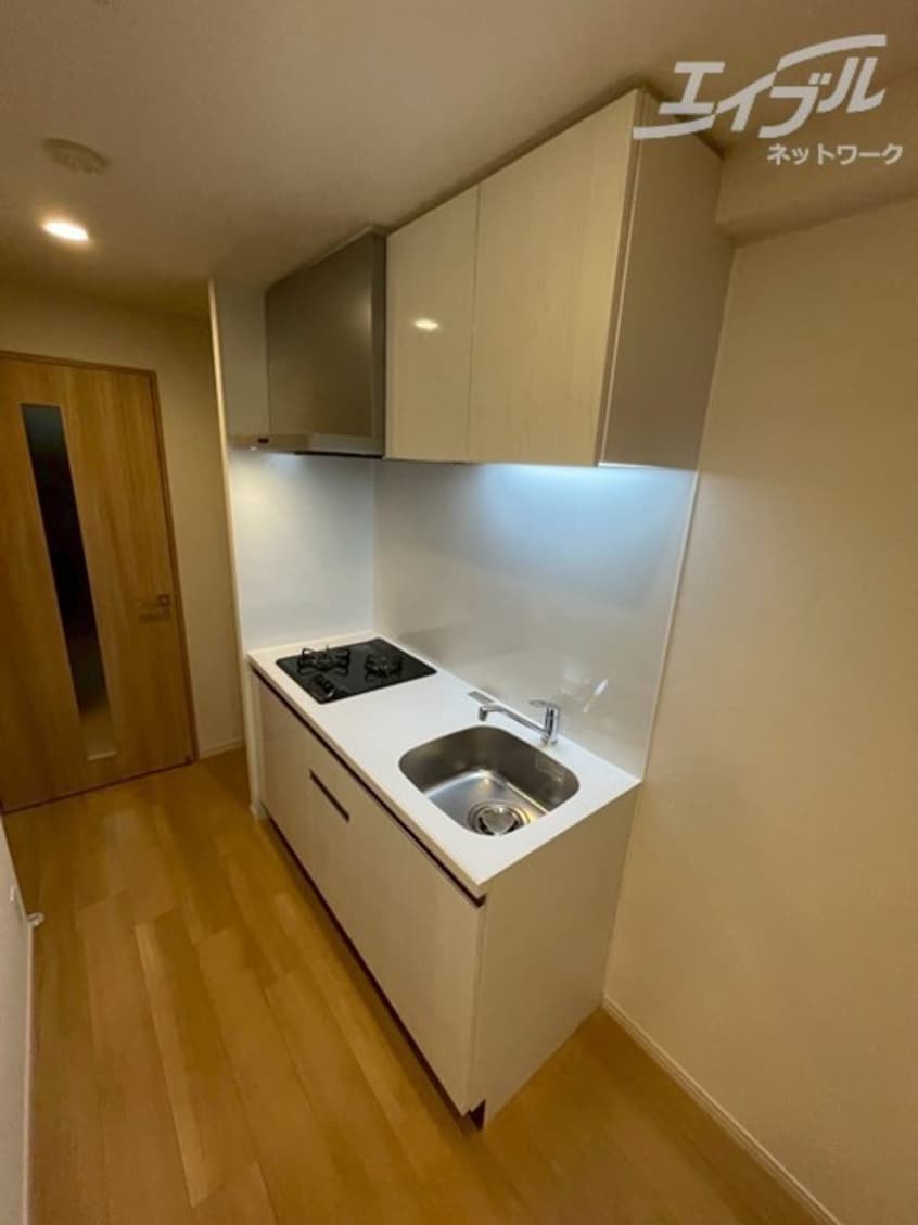 白基調のキッチンになります スプランディッド本町東DUE