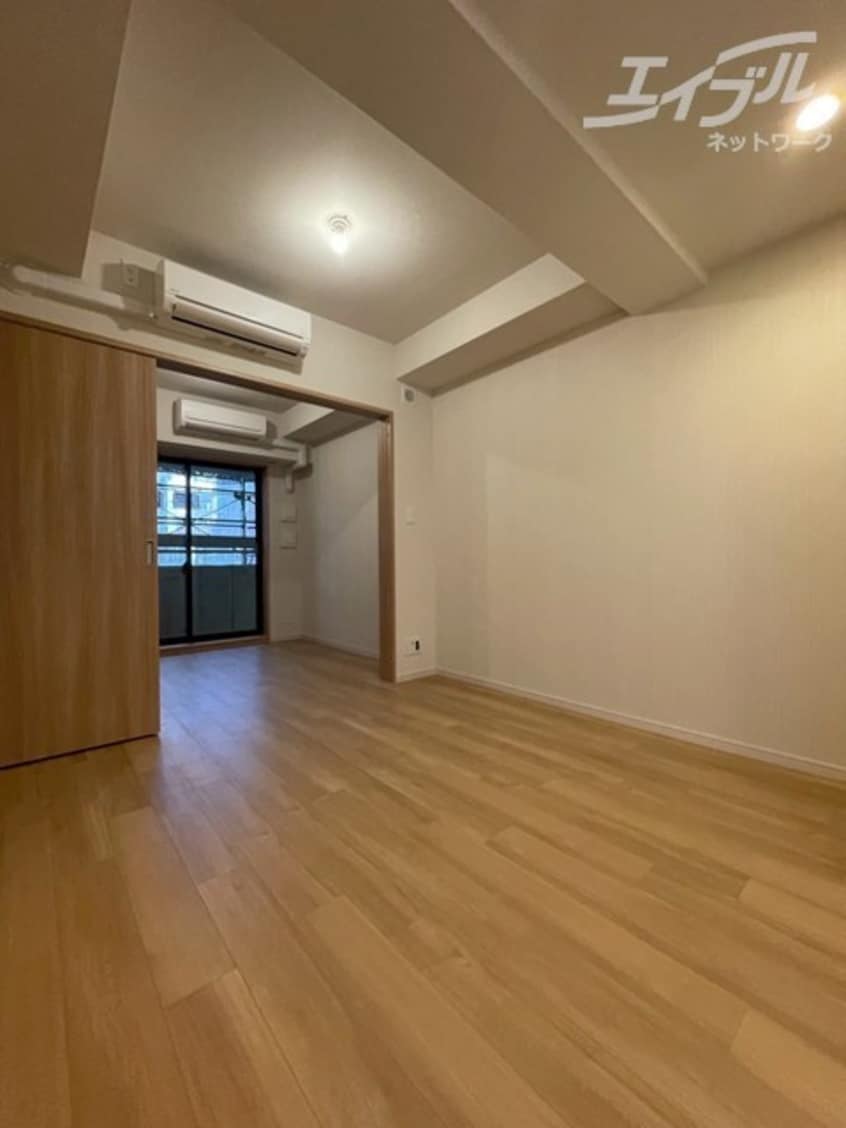 リビング約8.5帖ございます スプランディッド本町東DUE