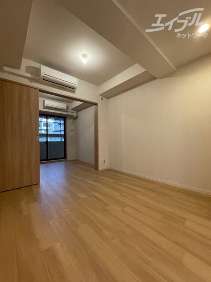 リビング約8.5帖ございます スプランディッド本町東DUE