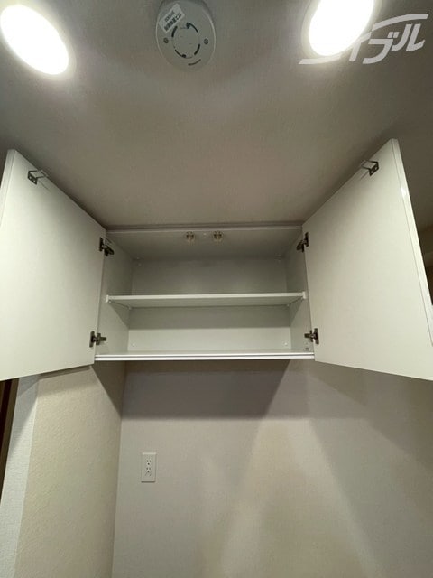 キッチンの後ろにシューズボックスございます スプランディッド本町東DUE