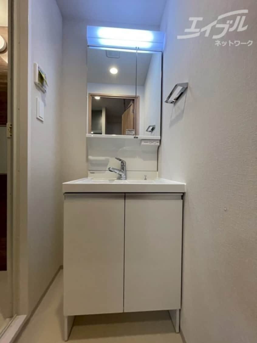 独立洗面台です スプランディッド本町東DUE