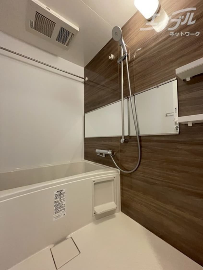 浴室乾燥機付きお風呂になります スプランディッド本町東DUE