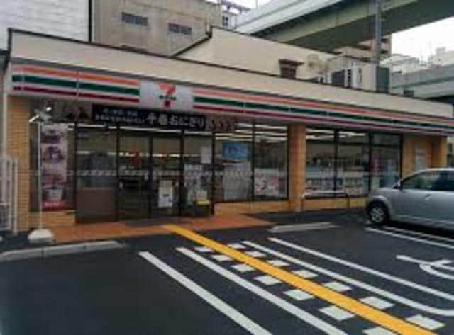 セブンイレブン大阪立売堀5丁目店(コンビニ)まで129m※セブンイレブン大阪立売堀5丁目店 ルフォンプログレ新町