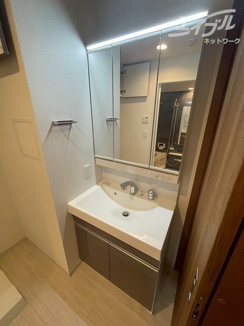 独立洗面台です。 ロイジェント玉川