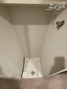 64×64規格の洗濯パンです！収納棚もあります！ ソルテラス本庄西クレアスト