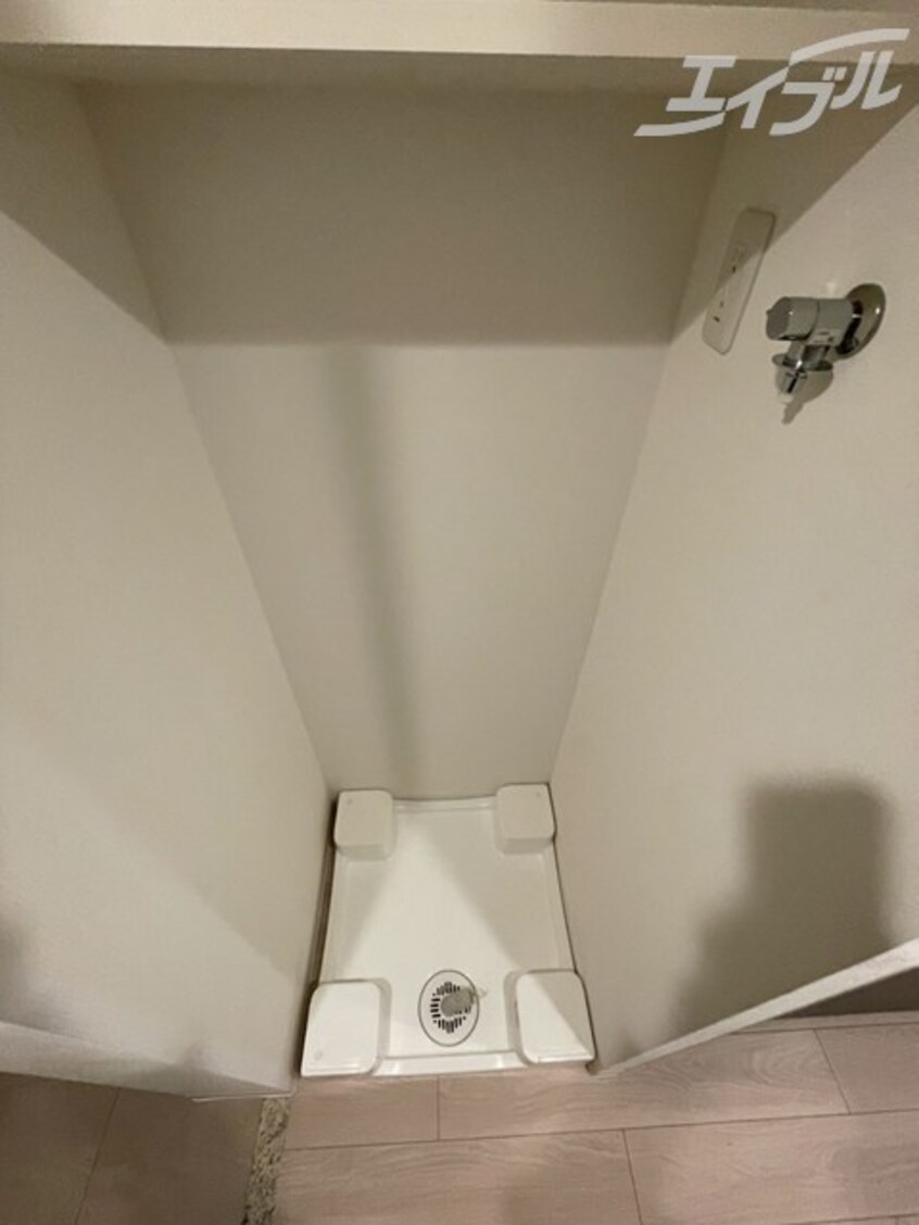 64×64規格の洗濯パンです！収納棚もあります！ ソルテラス本庄西クレアスト