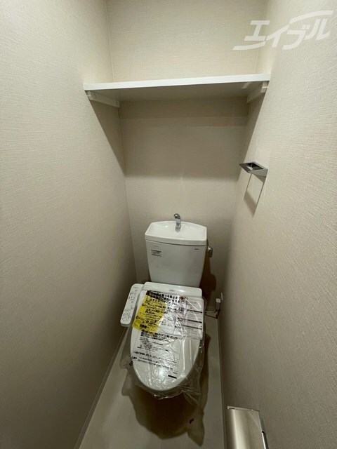 ウォシュレット付き暖房便座！収納棚もあります！ ワールドアイ大阪城EASTⅢ