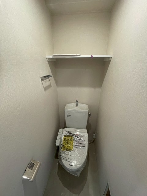 ウォシュレット付き暖房便座！収納棚もあります！ ワールドアイ大阪城EASTⅢ