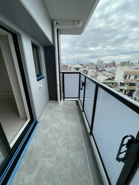 奥行きのあるワイドバルコニー設計！ ワールドアイ大阪城EASTⅢ