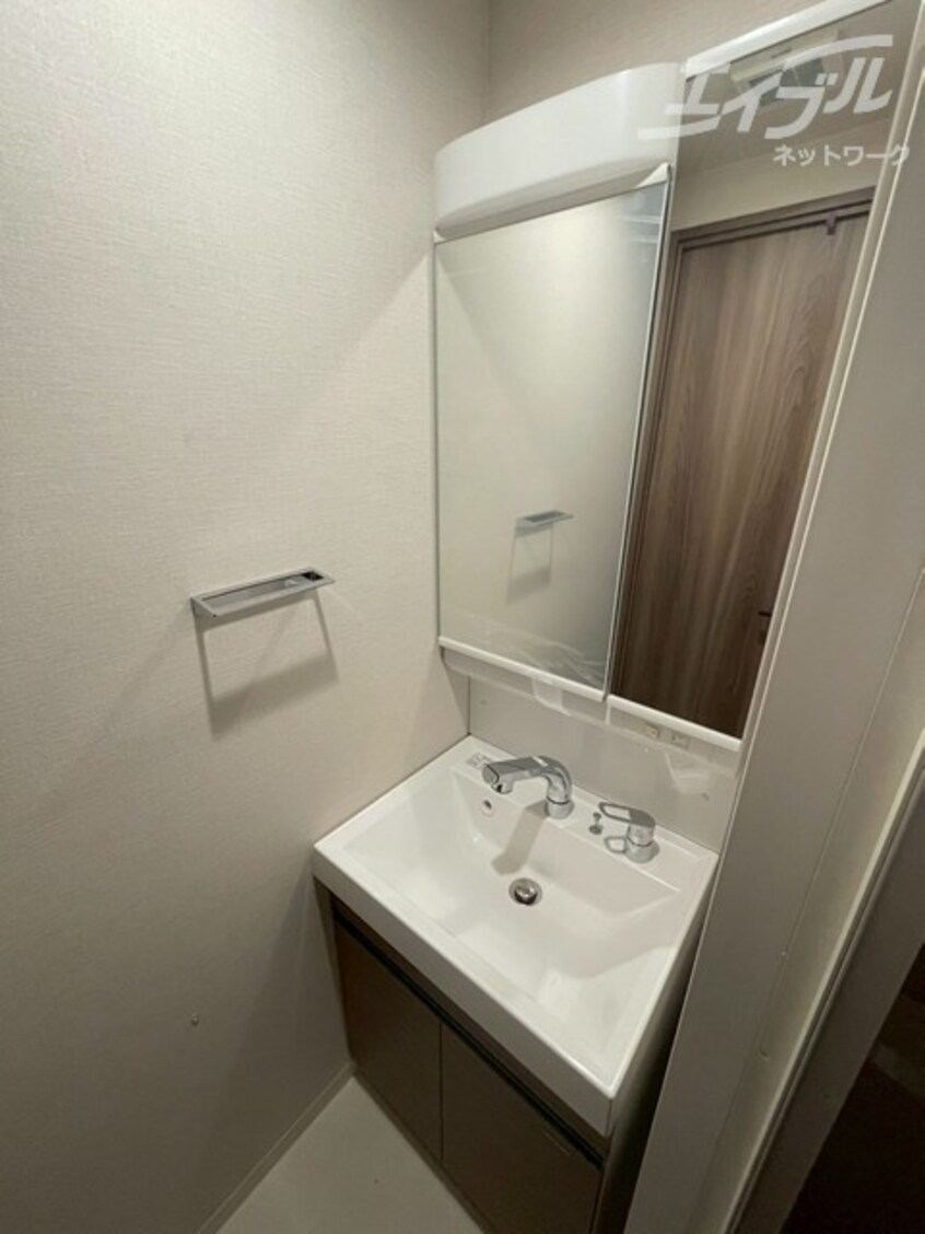 独立洗面台になります。 ワールドアイ大阪城EASTⅢ