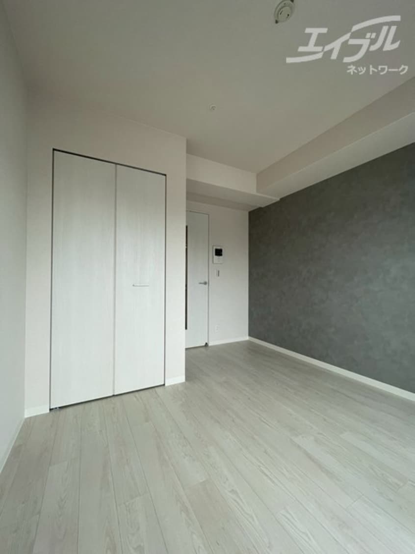 落ち着きのあるお部屋です。 ワールドアイ大阪城EASTⅢ