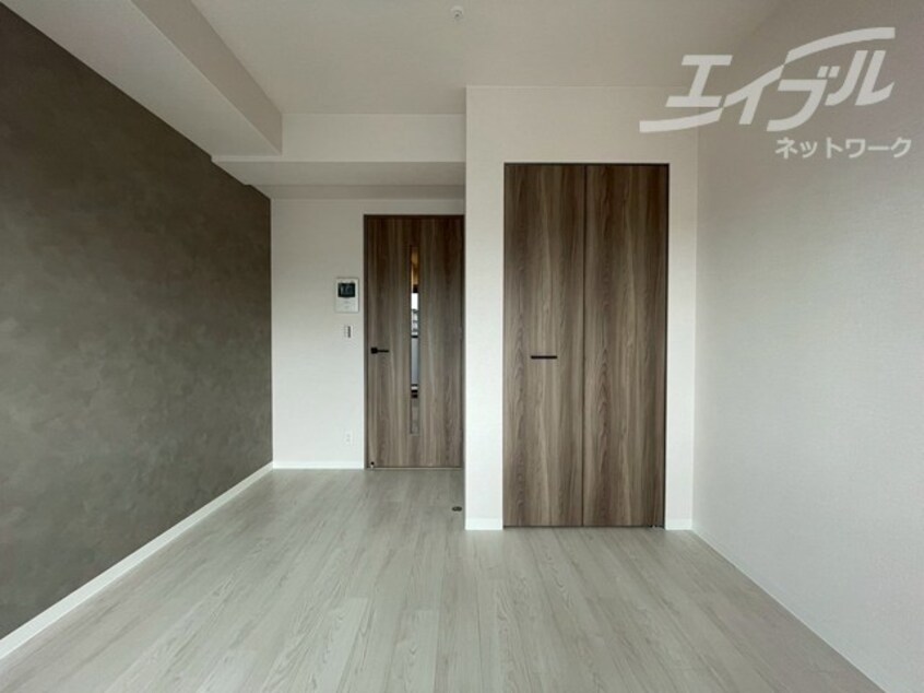 落ち着きのあるお部屋です。 ワールドアイ大阪城EASTⅢ