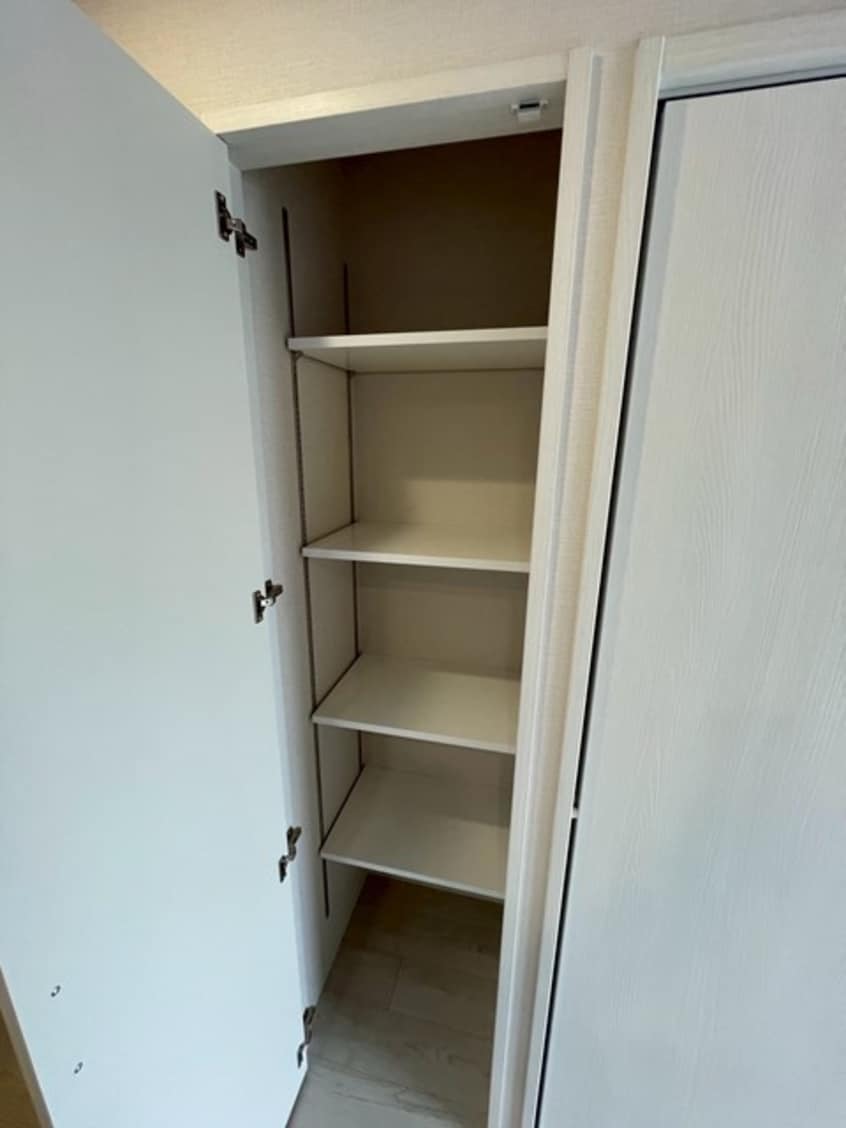 キッチン横にパントリー収納付き！ ワールドアイ大阪城EASTⅢ