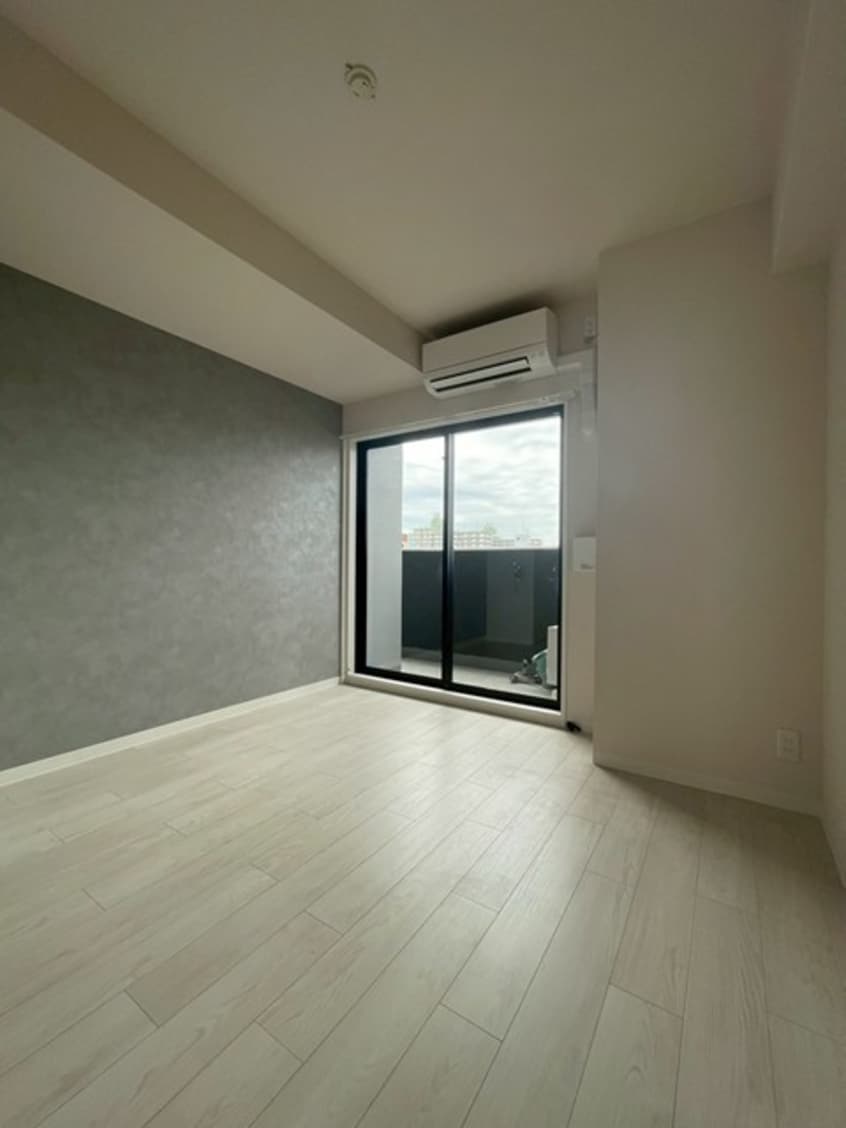 窓からの日差しにより明るいです！ ワールドアイ大阪城EASTⅢ