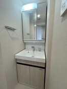 収納付きドレッサータイプの洗面台！ ワールドアイ大阪城EASTⅢ