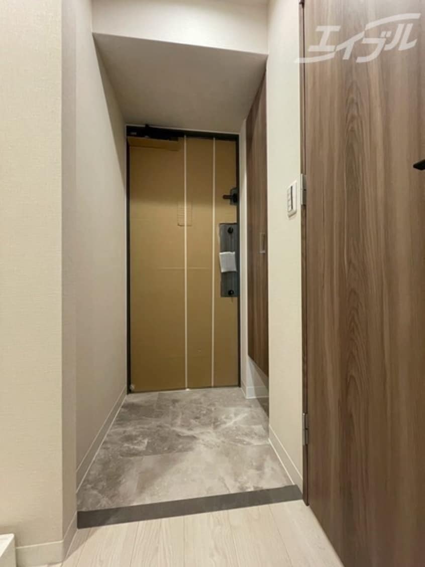 奥行のあるゆったりとした玄関です！ ワールドアイ大阪城EASTⅢ