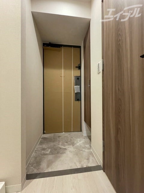奥行のあるゆったりとした玄関です！ ワールドアイ大阪城EASTⅢ