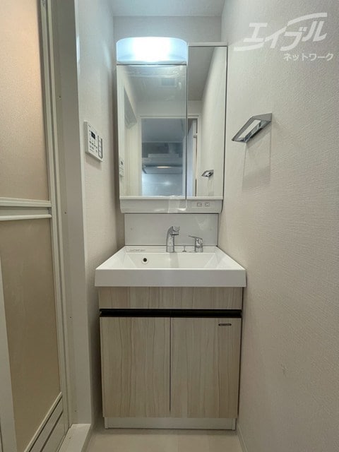 独立洗面台です。 ワールドアイ大阪城EASTⅢ