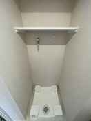 64×64規格の洗濯パンです！収納棚もあります！ ワールドアイ大阪城EASTⅢ