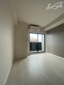 窓からの日差しにより明るいです！ ワールドアイ大阪城EASTⅢ