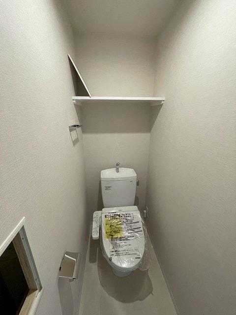 ウォシュレット付き暖房便座！収納棚もあります！ ワールドアイ大阪城EASTⅢ