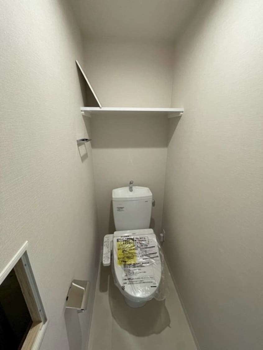 ウォシュレット付き暖房便座！収納棚もあります！ ワールドアイ大阪城EASTⅢ