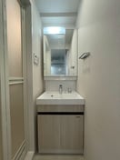 収納付きドレッサータイプの洗面台！ ワールドアイ大阪城EASTⅢ