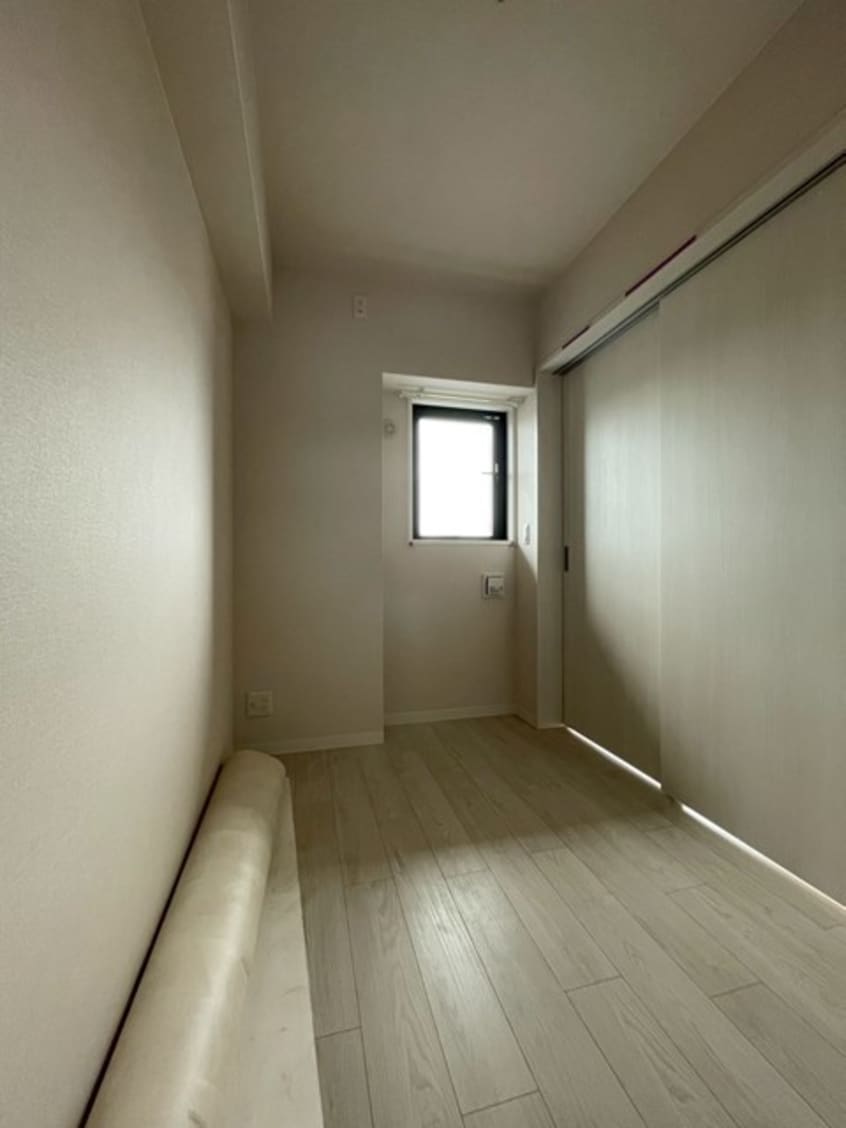 窓からの日差しにより明るいです！ ワールドアイ大阪城EASTⅢ