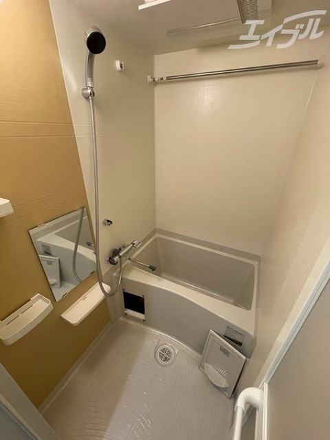 浴室乾燥、暖房付きのお風呂です！ ワールドアイ大阪城EASTⅢ