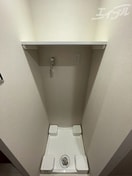 64×64規格の洗濯パンです！収納棚もあります！ ワールドアイ大阪城EASTⅢ