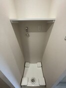 64×64規格の洗濯パンです！収納棚もあります！ ワールドアイ大阪城EASTⅢ